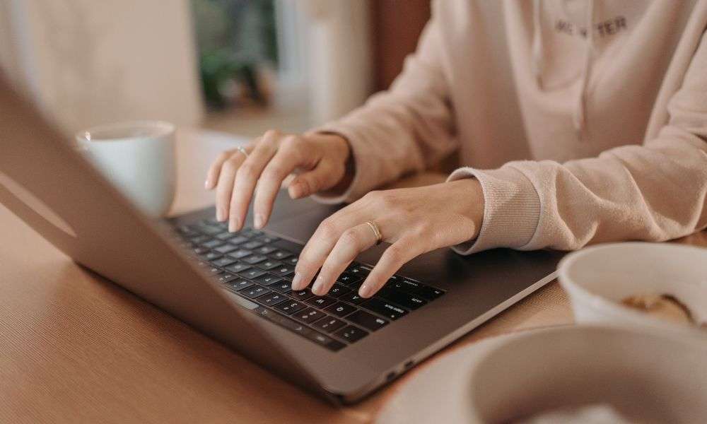 woman at laptop